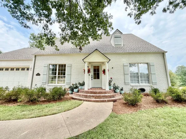 4566 Meadow Lake Dr, Tupelo, MS 38801