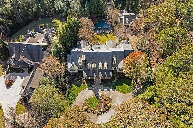 7 bed, 11.0 bath, 7742 sqft, $35,000 — Photo 4