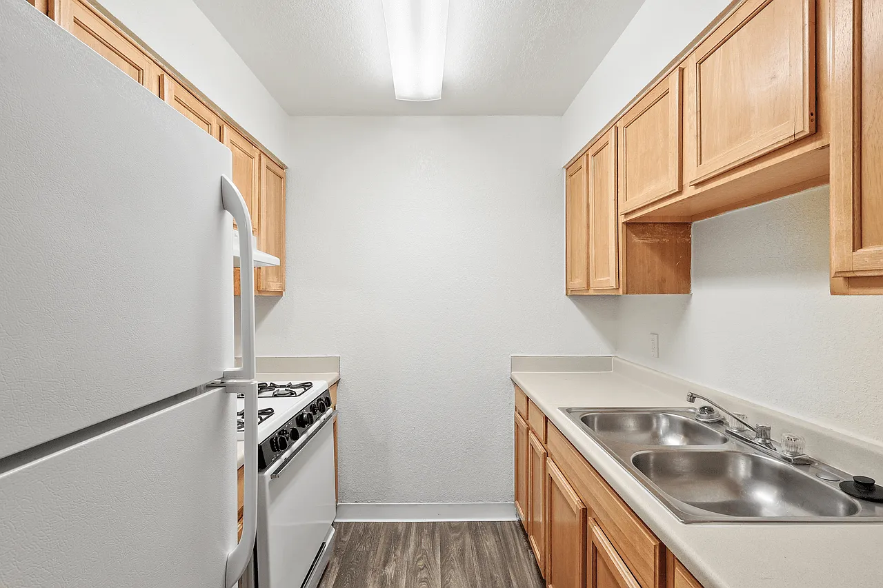 Bella Vista Apartments — Photo 1