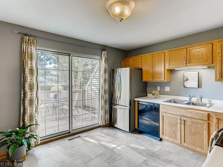 2165 Shenandoah Ct #E — Photo 13
