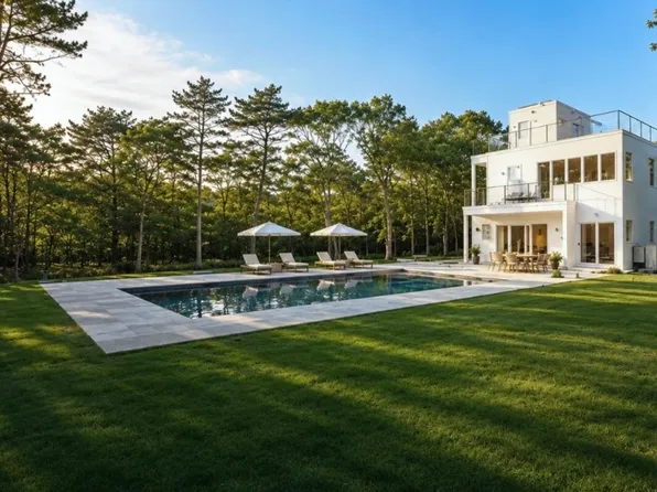 5 Bark Ct, Wainscott, NY 11975
