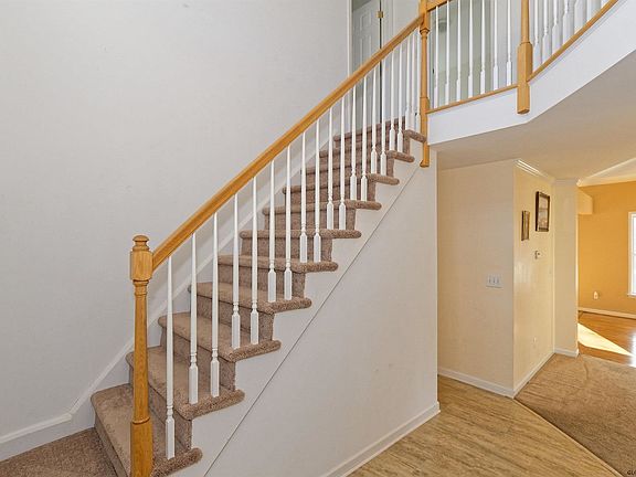 4th image of 36 Aster Dr