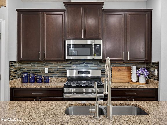5th image of 209 WILLOW RIDGE Drive
