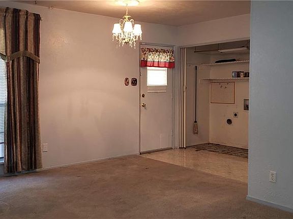 3rd image of 225 Rockcrest Dr