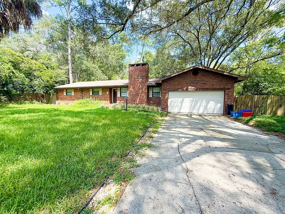 305 NW 28th Ter