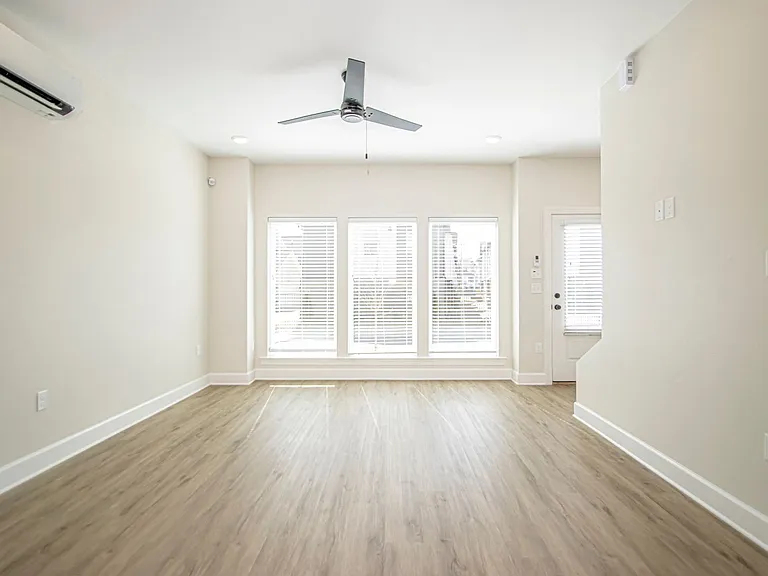 1 Bed Bath Townhome in Rockwater Village - Downtown North Little Rock — Photo 7