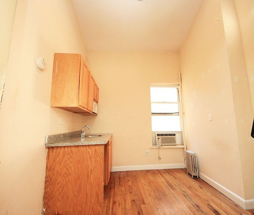 1st image of 310 W 20th St APT D4