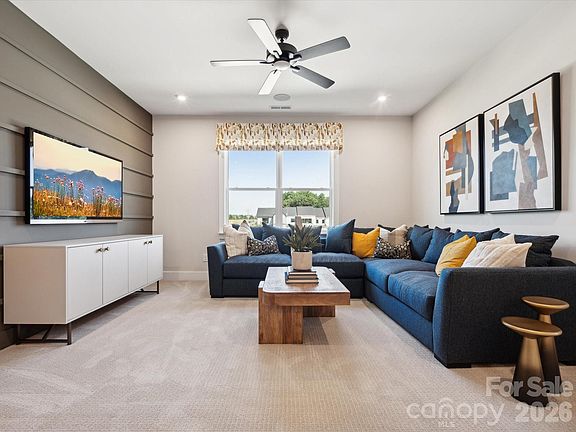 3rd image of 63 Seven Oaks Lndg