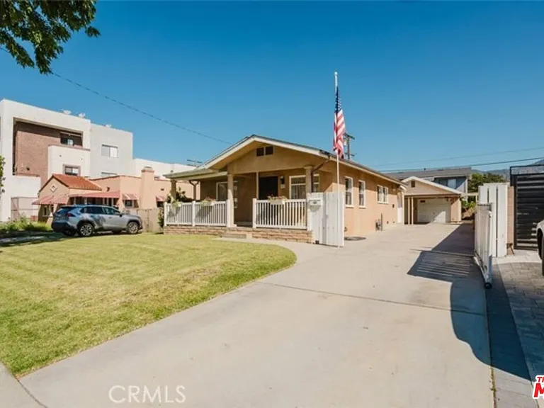 609 Alexander St — Photo 27