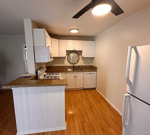5th image of 383 W Bay St #8