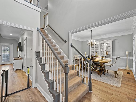 4th image of 2725 Whistler Ln SE