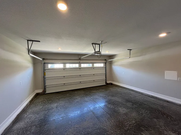 557 Dexter Dr — Photo 24