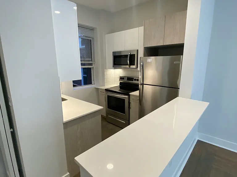 51 Queensberry St #4 — Photo 4