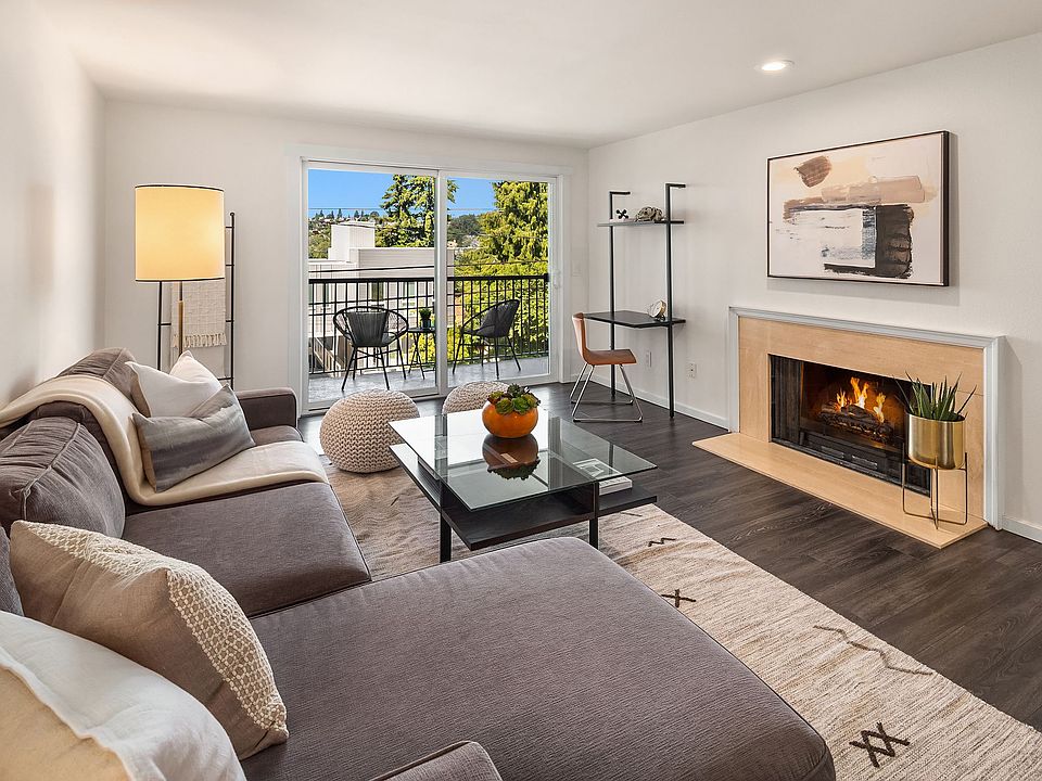 1st image of 2253 Gilman Dr W APT 202