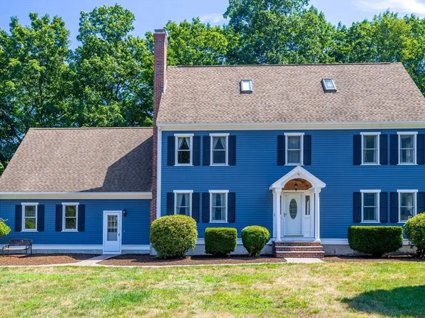 10 Baywoods Dr, Shirley, MA 01464
