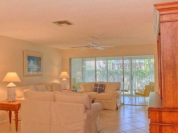 5th image of 7042 W Country Club Dr N