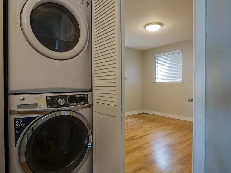 450 S Emerson St — Photo 5