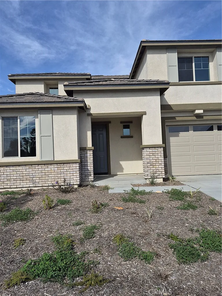 6 bed, 4.5 bath, 130 sqft, $1,500 — Photo 1