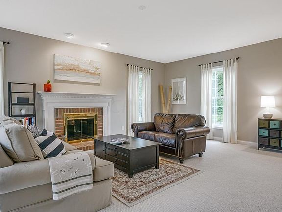 3rd image of 7128 Connaught Dr