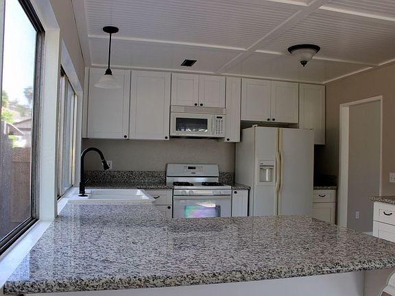 3rd image of 404 Joann Cir