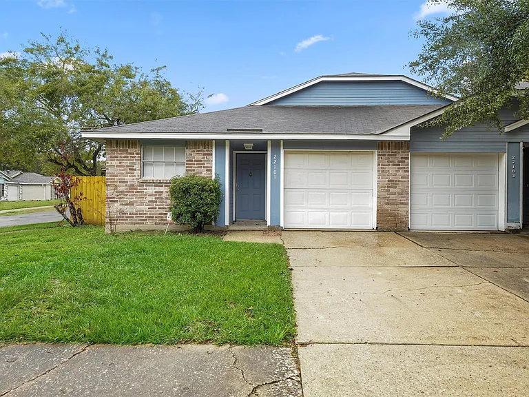 22101 Moss Falls Ln — Photo 2