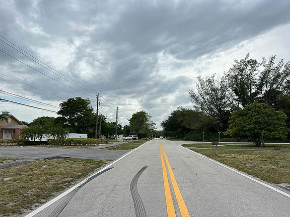 5th image of 285 NW 35th St