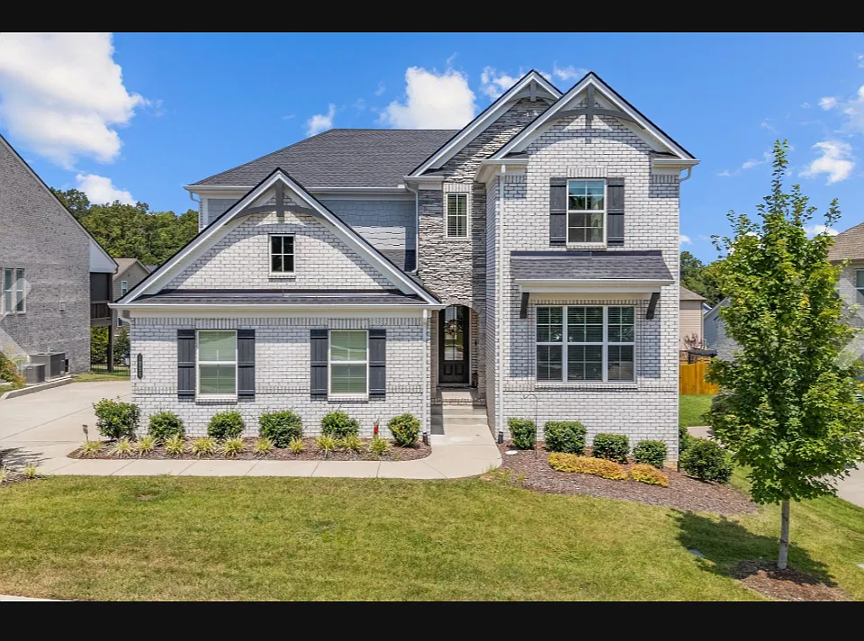 1096 River Oaks Blvd