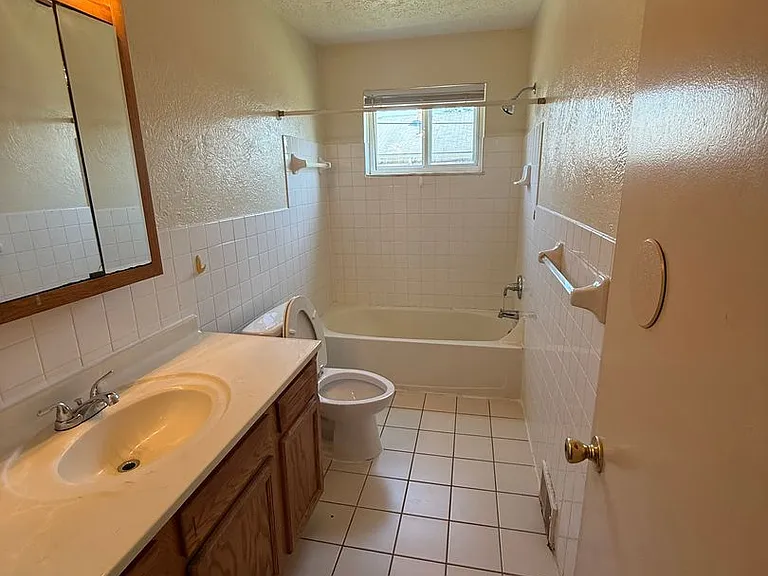 23921 Banbury Cir #7 — Photo 5