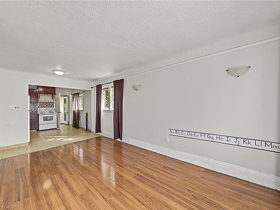 4th image of 270 Weir St N