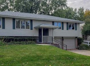 10623 Spaulding Cir, Omaha, NE 68134