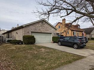 907 Gainsborough Rd, Dayton, OH 45419