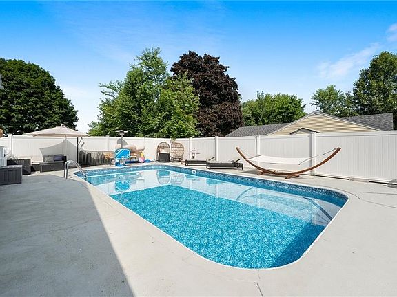 3rd image of 50 Laurel Dr