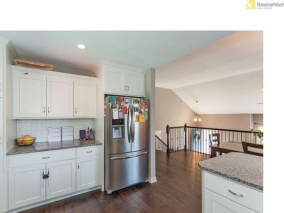 5th image of 15648 Foster St