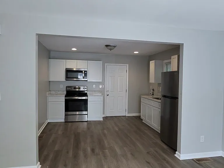 6817 Deanwood Pl — Photo 4