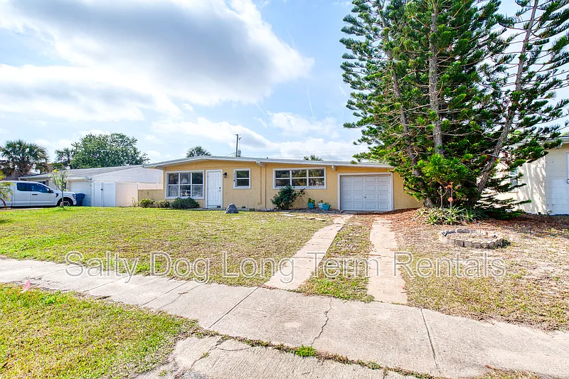 3 bed, 2.0 bath, 1408 sqft, $2,250 — Photo 2
