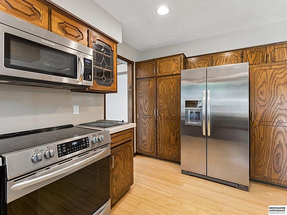 3rd image of 603 Dearborn Cir