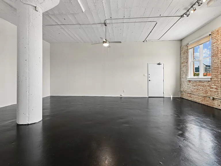 Deep Ellum Lofts — Photo 100