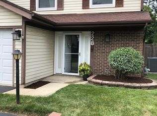 228 Juniper Ln, Bolingbrook, IL 60440