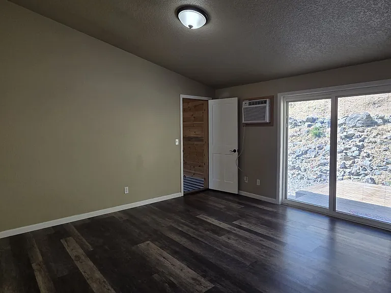 941 Colonial Rd — Photo 9