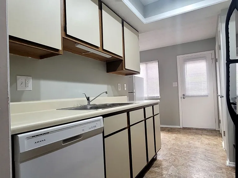 3508 Spanish Villa Dr #1 — Photo 7