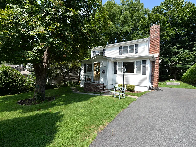 122 Strysko Ave — Photo 1