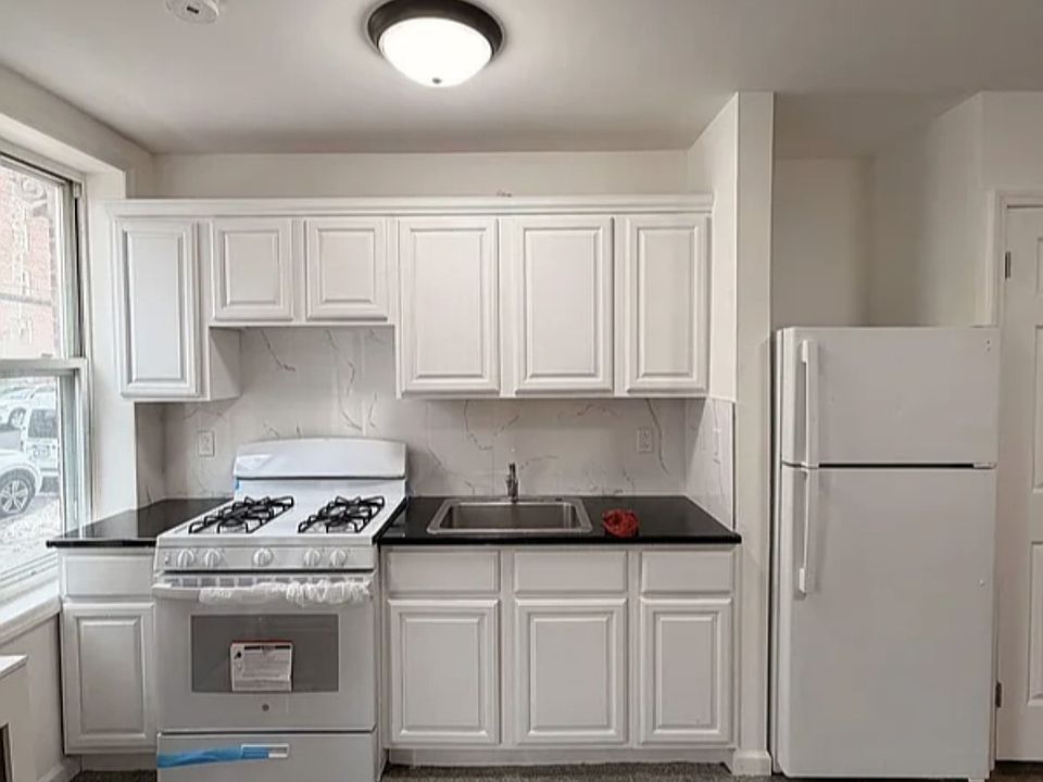 1st image of 3621 Parsons Blvd #1