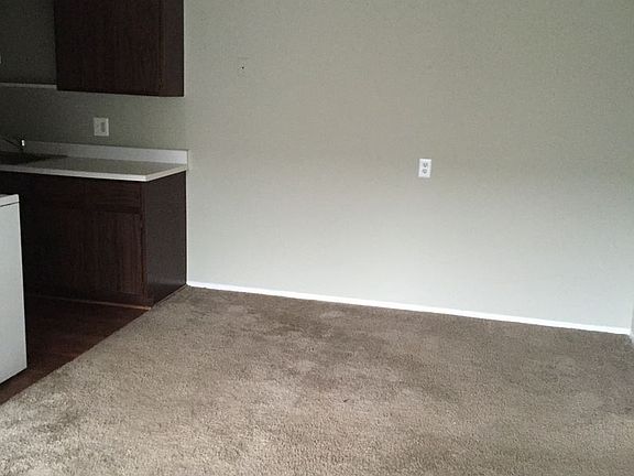 5th image of 470 E Elmwood Ave APT 303
