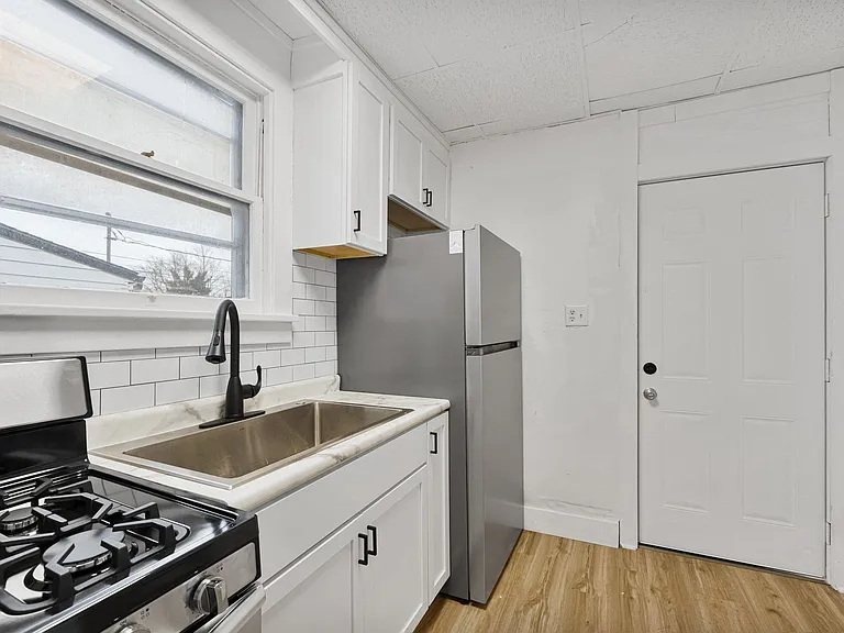 1821 Spring St — Photo 15