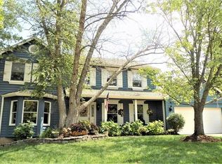 1401 Redwood Forest Dr, Ballwin, MO 63021