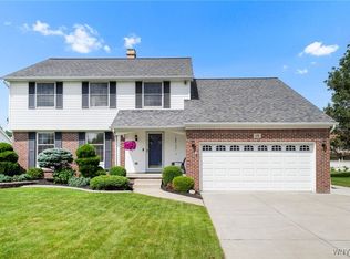 18 Stony Brook Dr, Lancaster, NY 14086