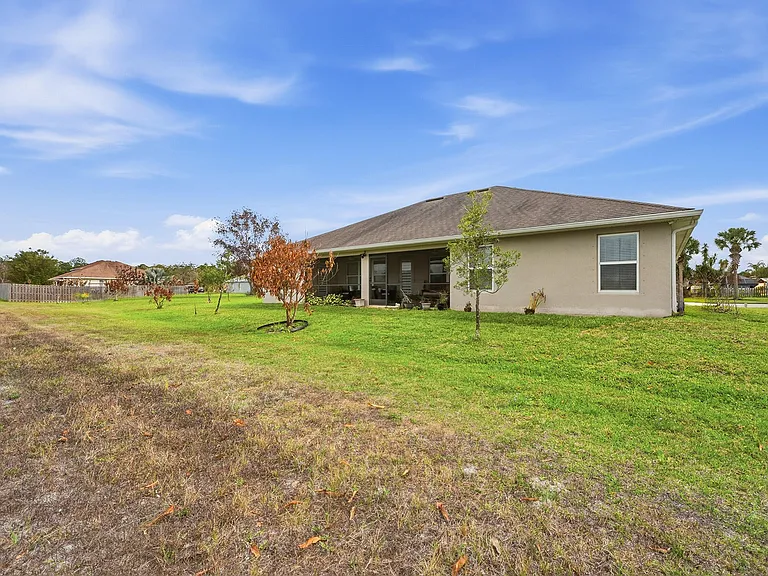 5923 NW Brianna Ct — Photo 4