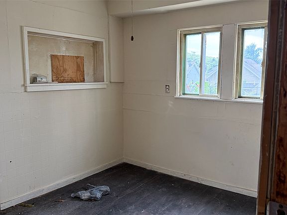 4th image of 10 Helen St