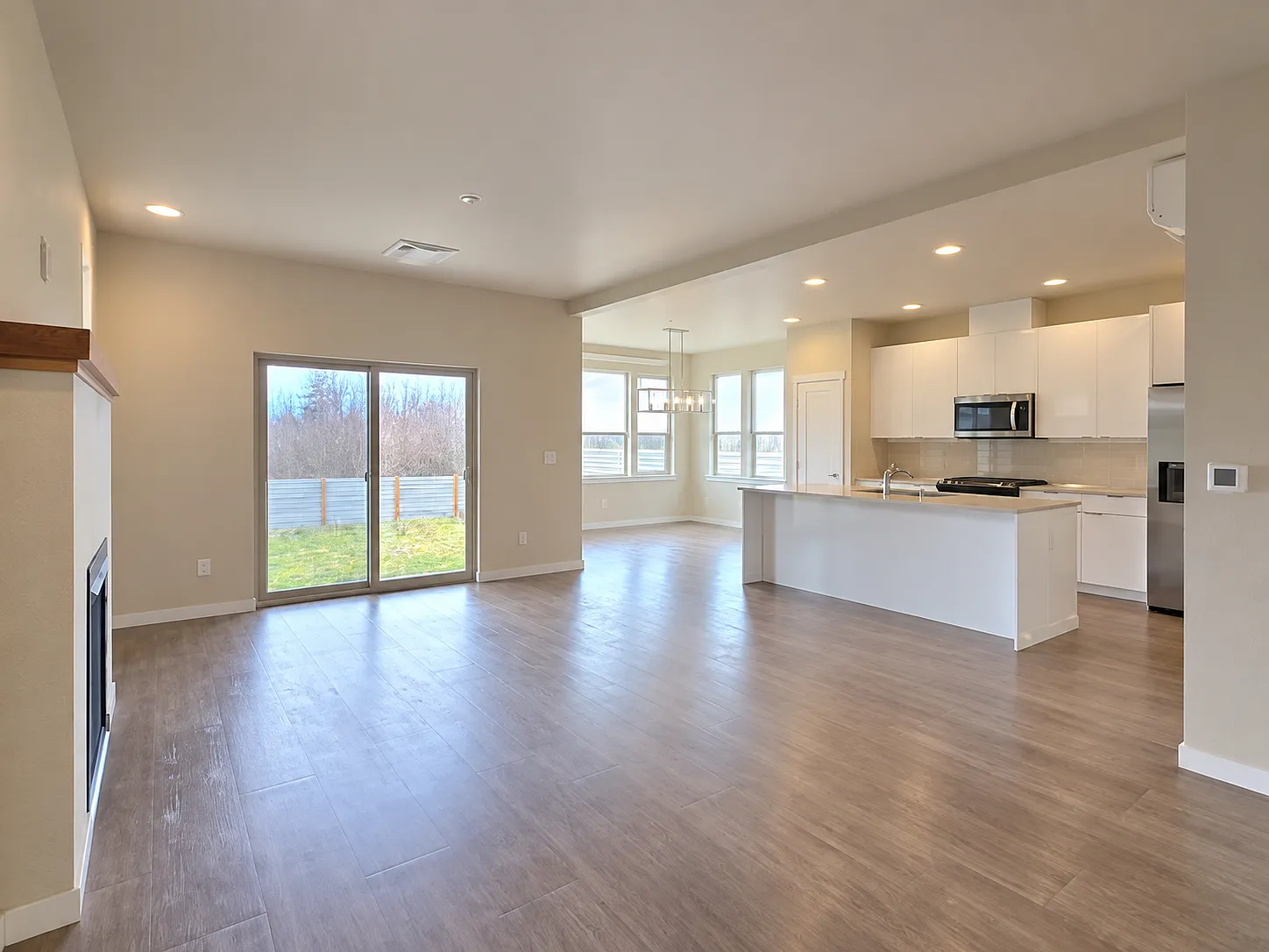 3 bed, 1551 sqft, $2,995 — Photo 2