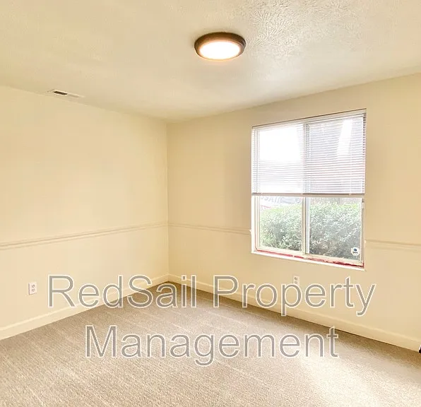 725 Chatsworth Dr — Photo 14
